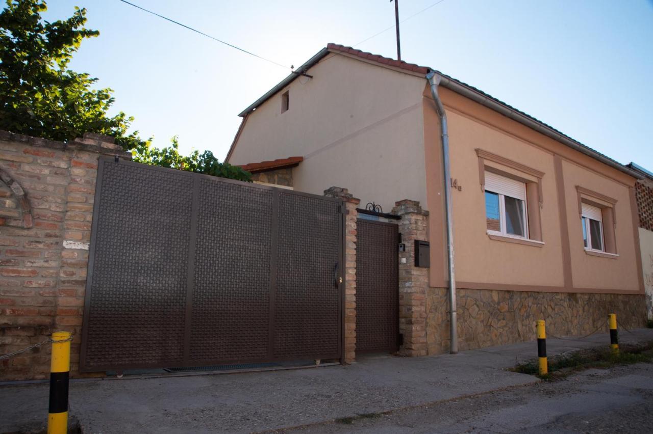 Apartmani Kacara Sremski Karlovci Exterior photo